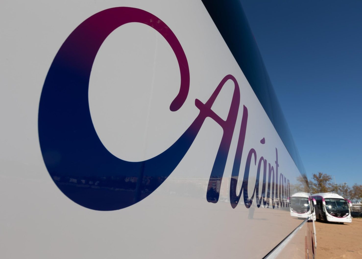 AUTOCARES ALCÁNTARA COMPROMETIDOS CON LA EXCELENCIA.
